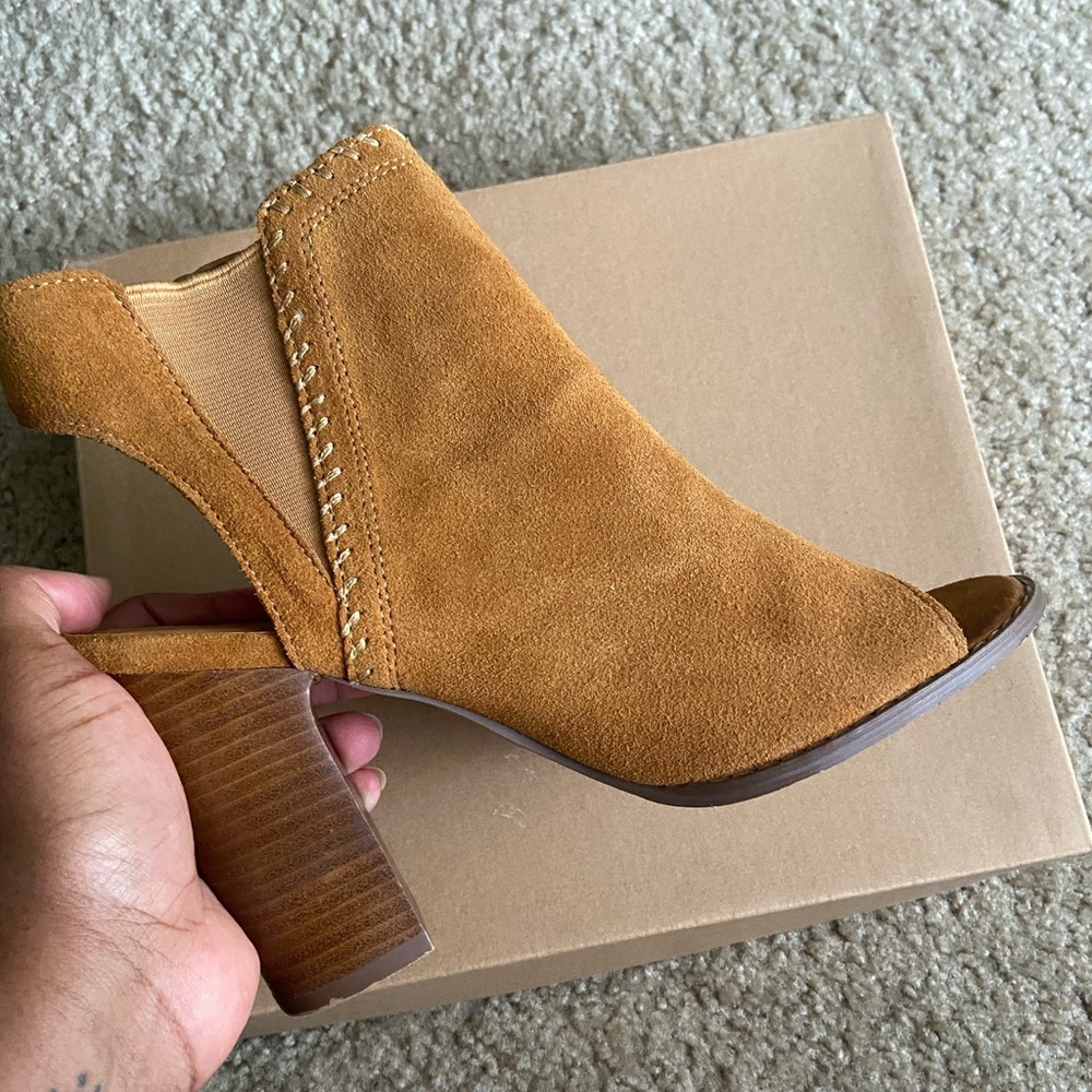 Tan Chelsea heel